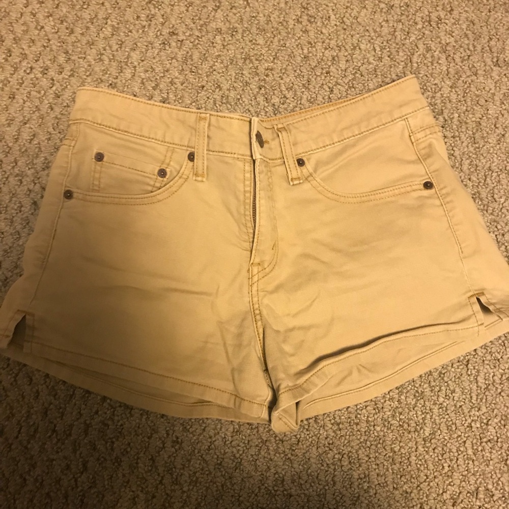 Juniors Levi’s denim shorts